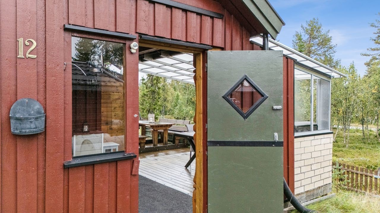 Bjønnåsbrua- Pihl 12 er opprinnelig oppført i 1960, med tilbygg fra 1994 og 2005, og kombinerer eldre sjarm med praktiske løsninger. Galleribilde