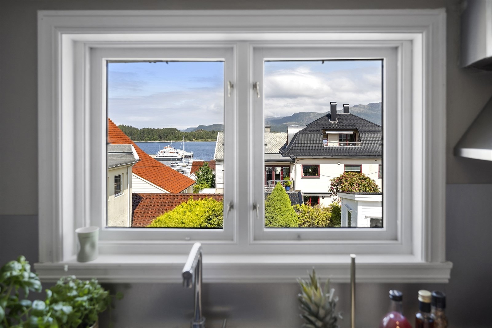 Utsikt fra kjøkkenvinduet. Galleribilde