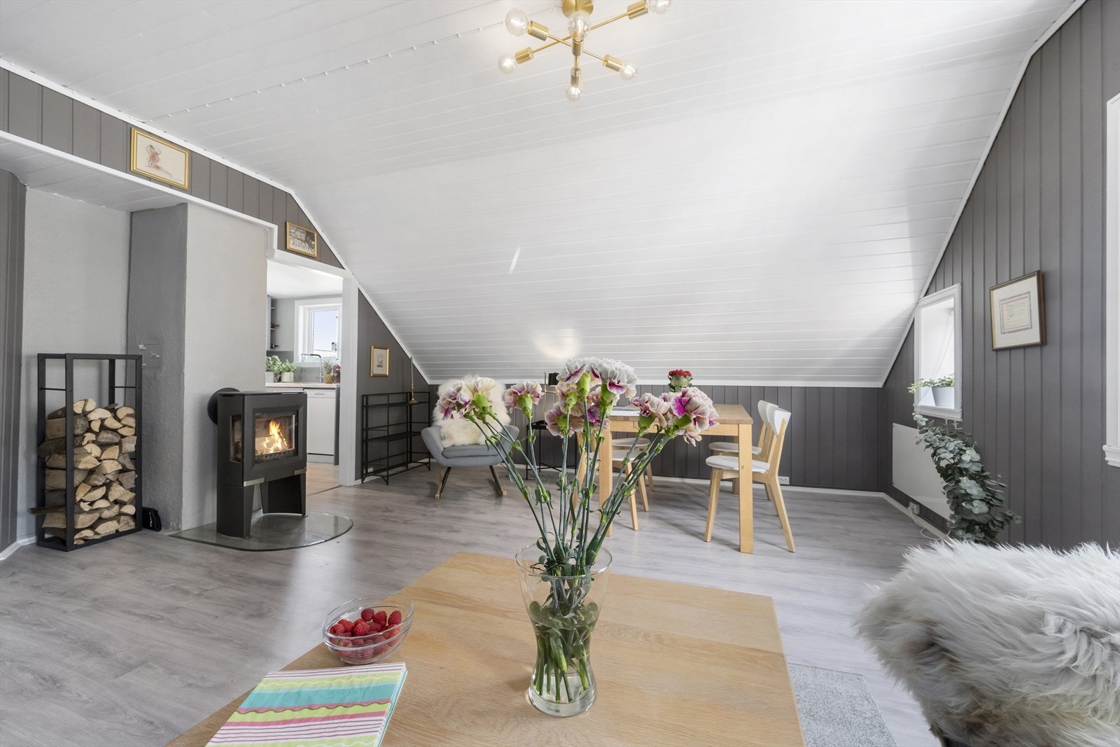 Vedovnen gir en behagelig temperatur året rundt. Galleribilde