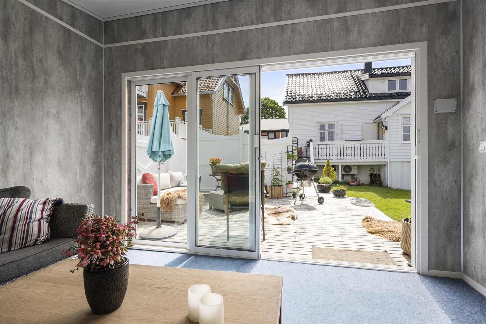 Ta grillmaten inn i hagestuen på de kaldere kveldene. Galleribilde