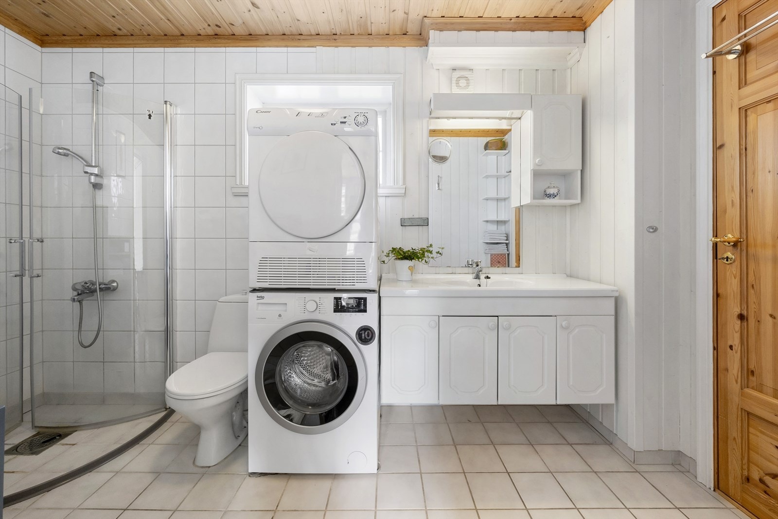 Bad kombinert med vaskeromfunksjon i 1.etg. Galleribilde