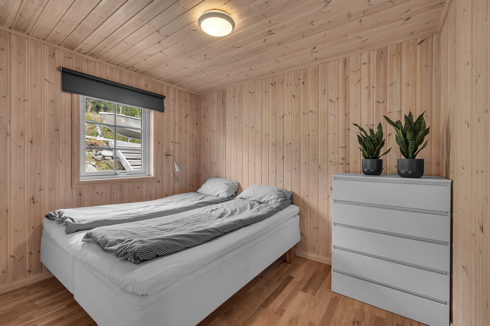 4 romslige soverom. 2 på 1. etasje, 2 på 2.etasje/loft. Galleribilde