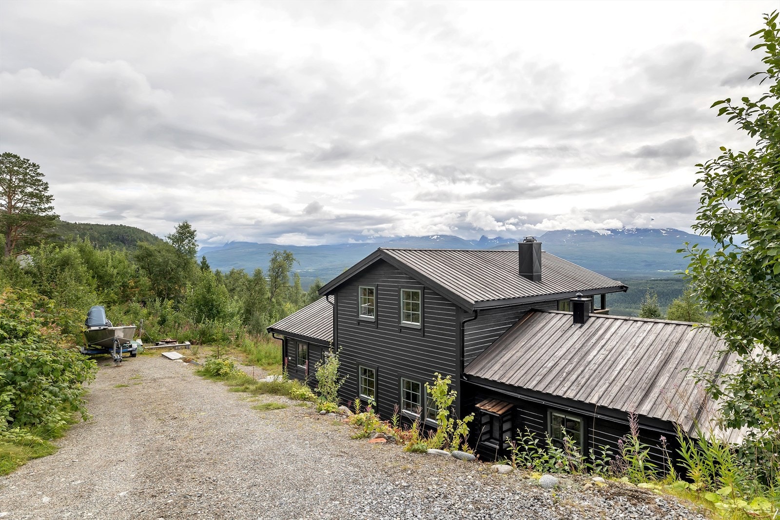 God parkering med plass til 4 biler. Galleribilde