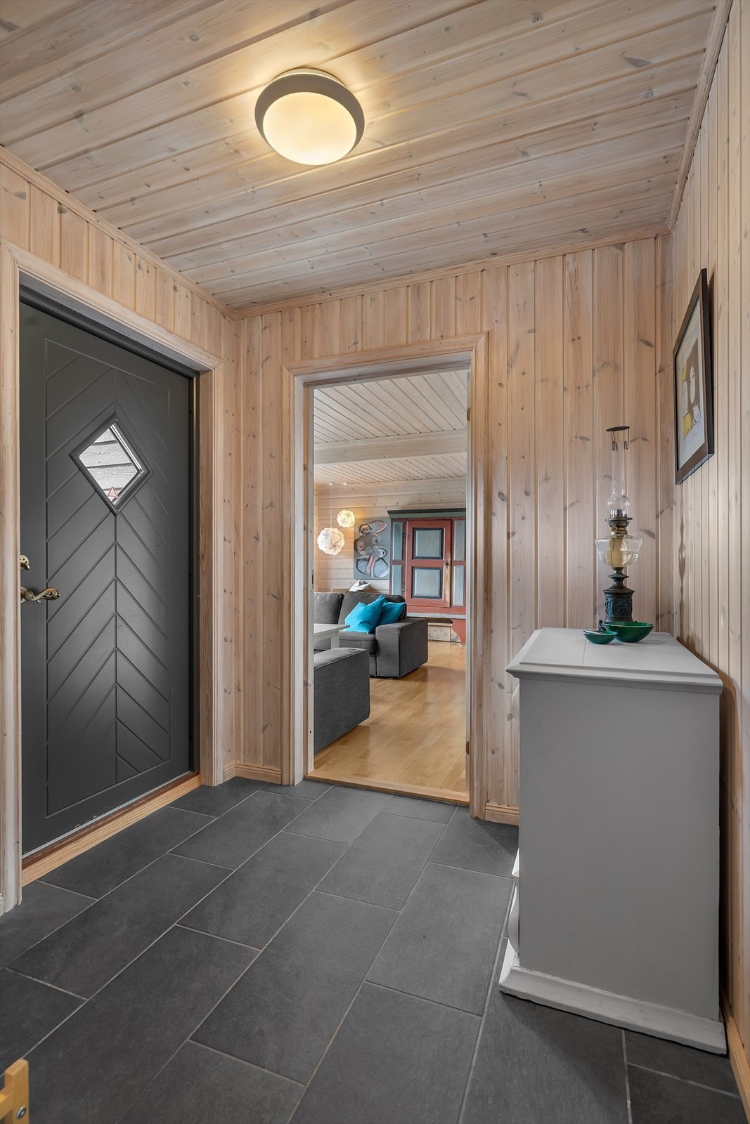 Flislagt entre med varmekabler. Galleribilde