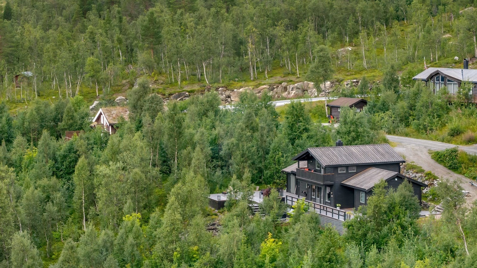 Hjem Eiendomsmegling v/ eiendomsmegler Robin I. Martinsen presenterer Skogsbærveien 4-6! Galleribilde