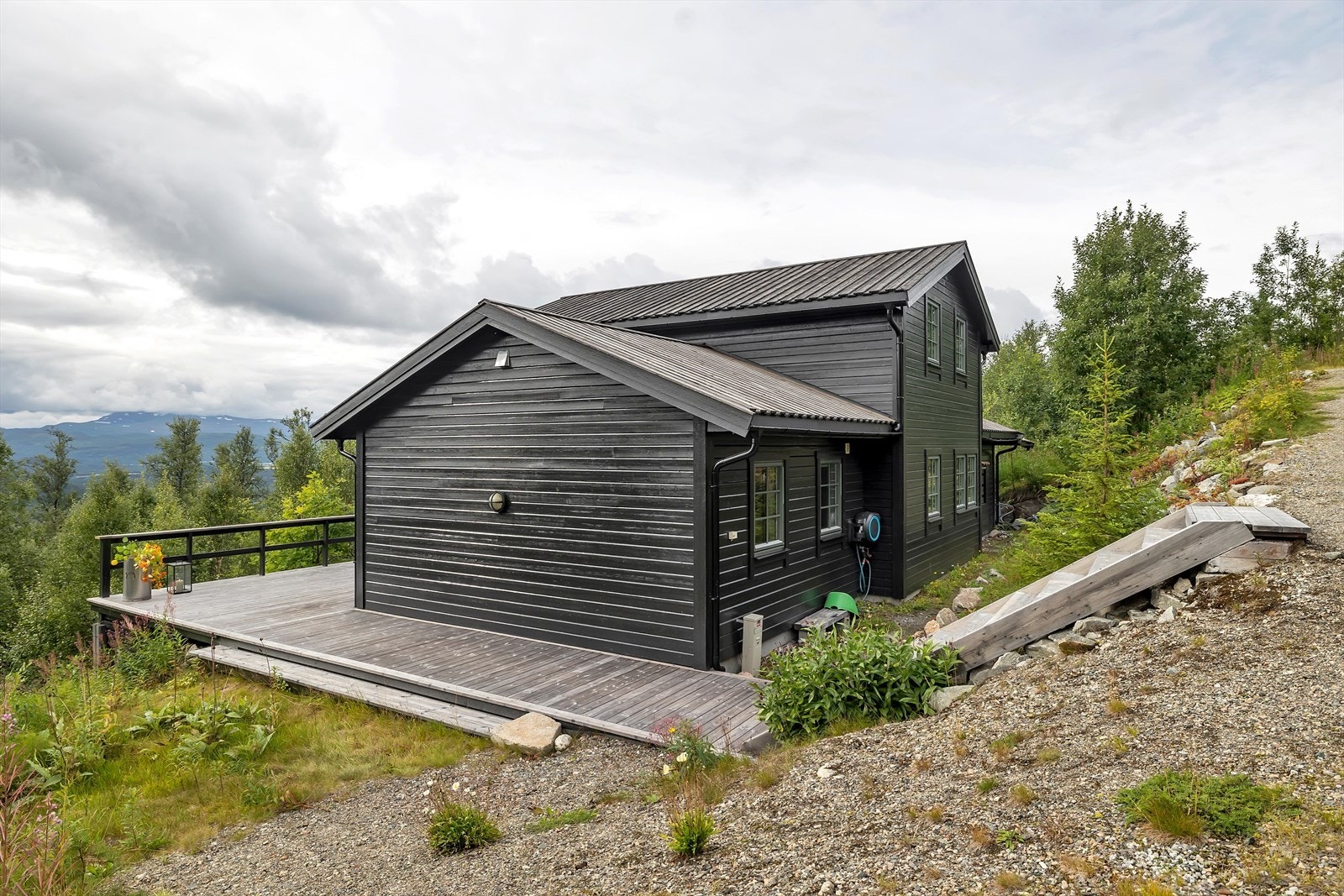 Fasade og adkomst. Galleribilde