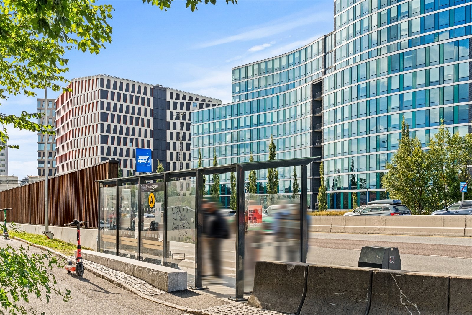 Kort vei fra leiligheten finner du Teisenkrysset busstopp, som enkelt tar deg inn til sentrum på noen få minutter. Galleribilde