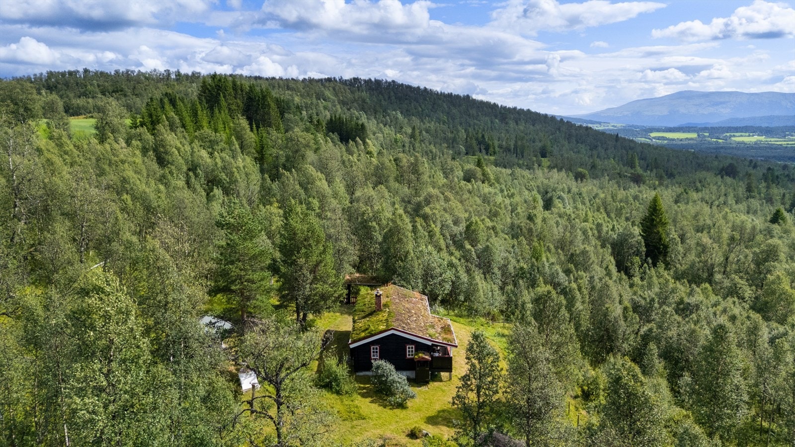 Eiendommen er omkranset av flott helårs turterreng. Galleribilde