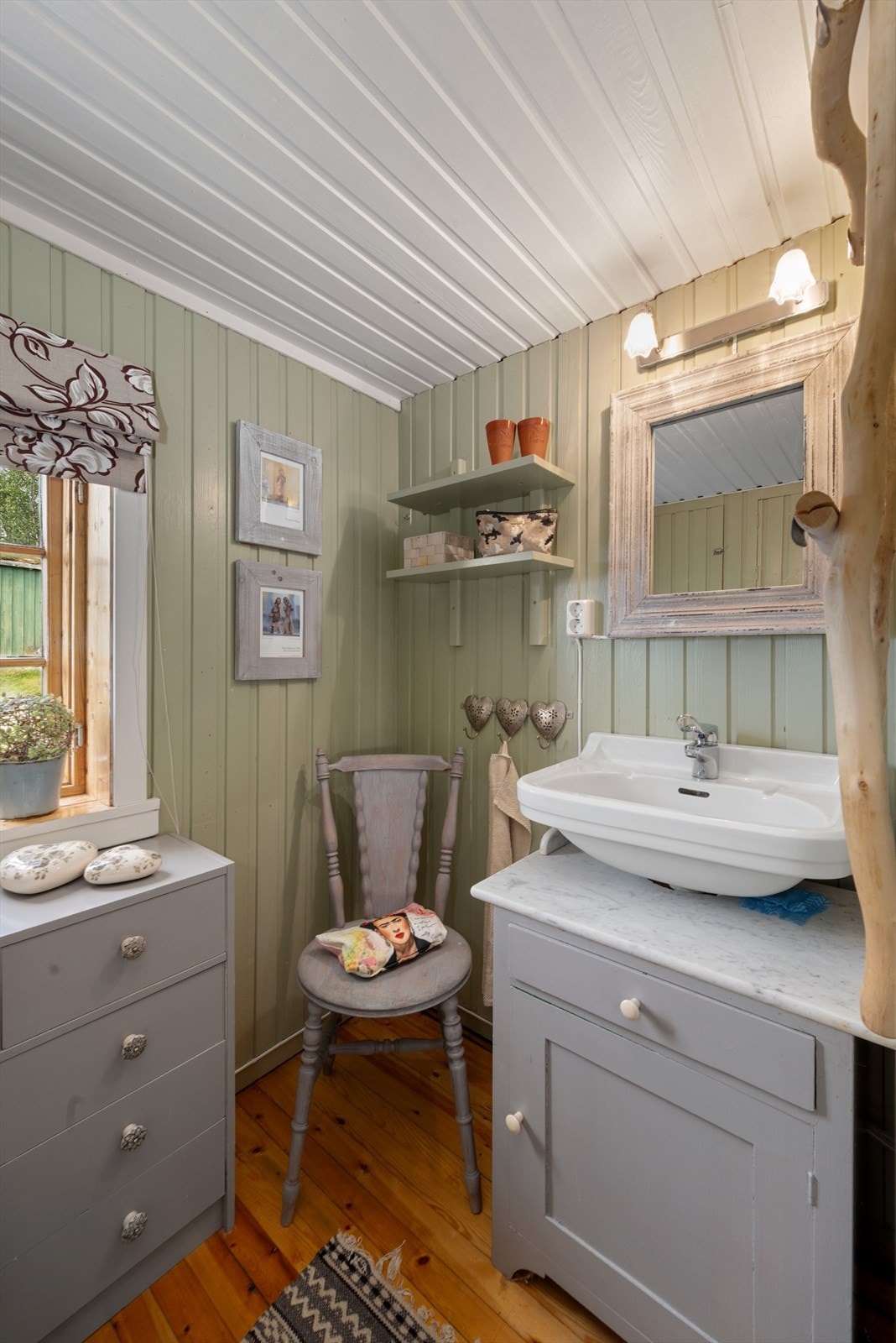 Vask/stellerom. Galleribilde