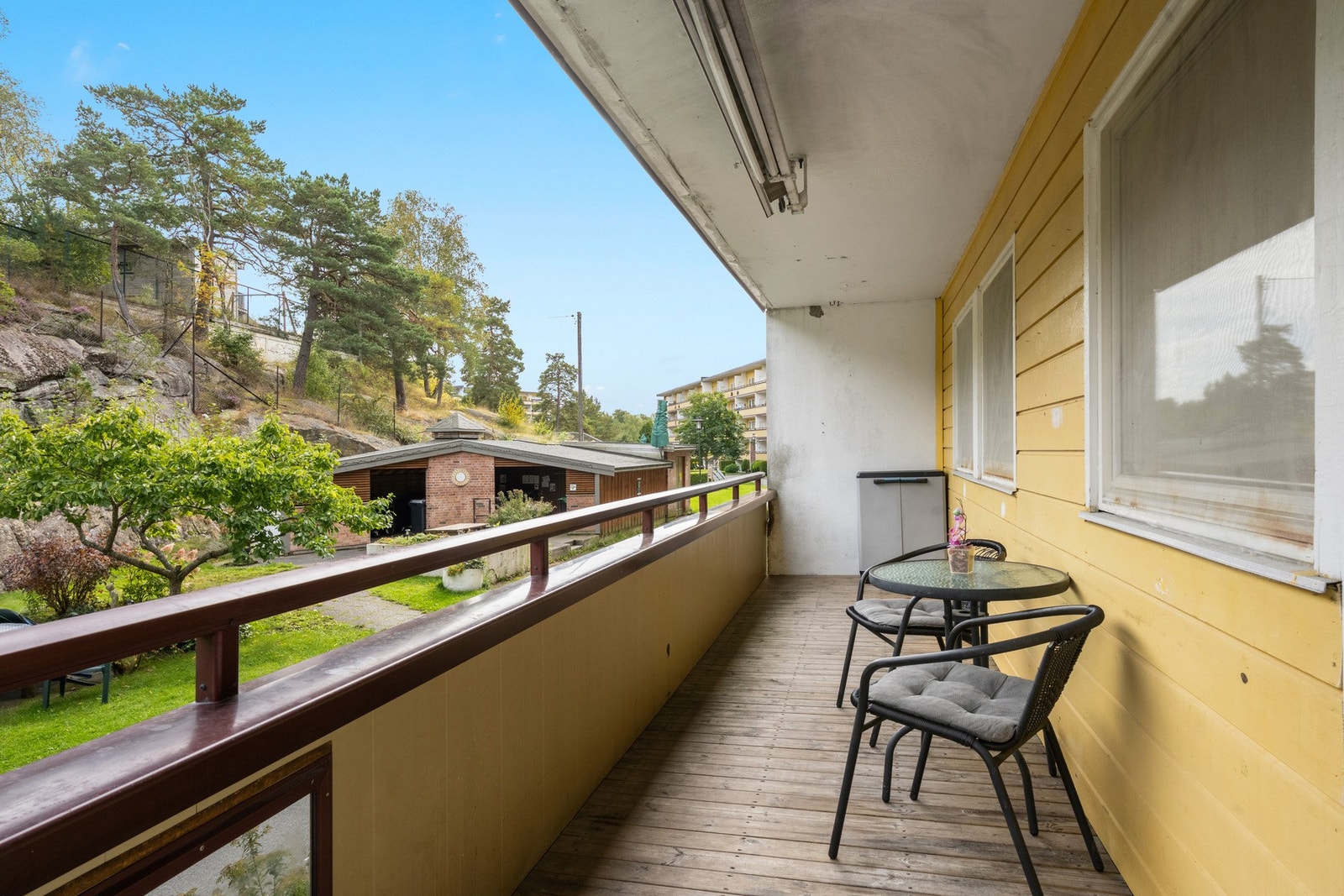 Fra kjøkkenet er det utgang til en terrasse på ca.10 kvm. Galleribilde