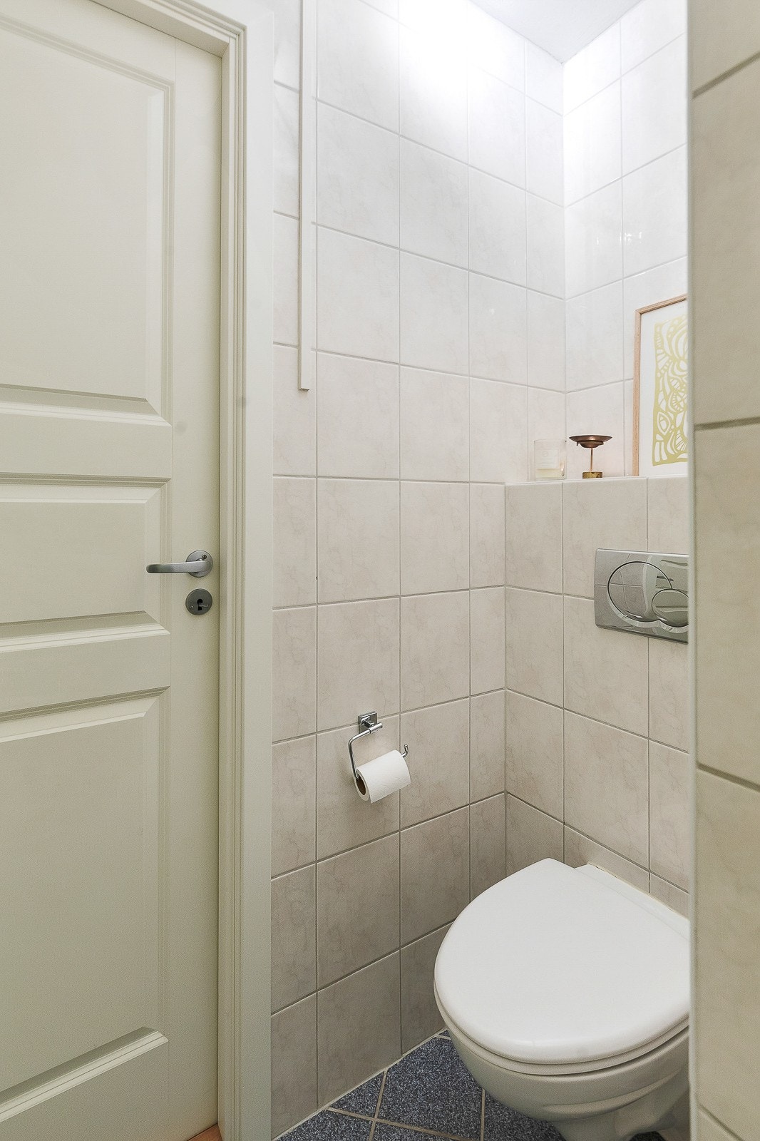 Den opprinnelige veggen mellom bad og toalettrom er åpnet opp. Galleribilde