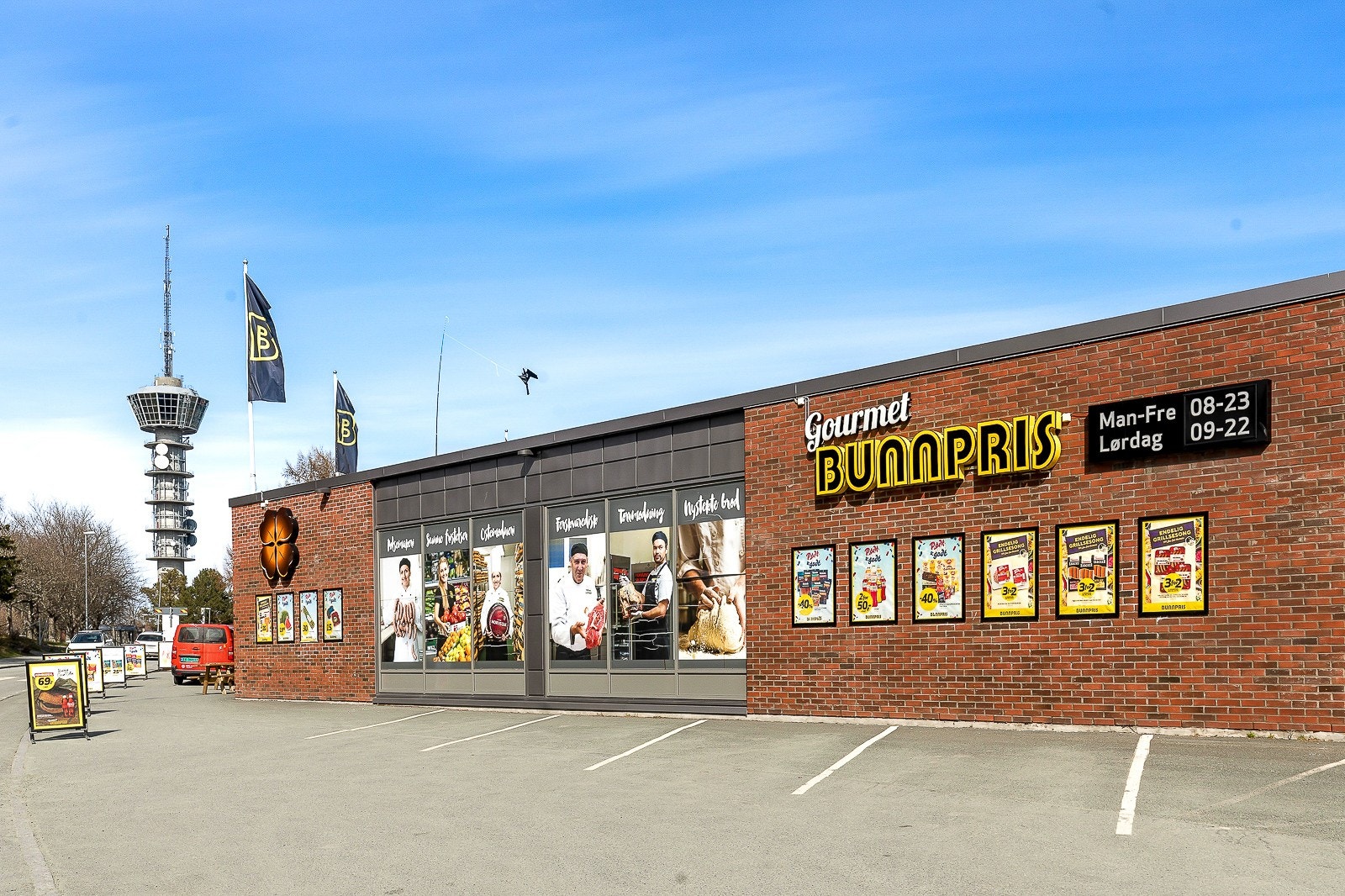 Bunnpris Gourmet ligger i umiddelbar nærhet og kan blant annet by på ferskvaredisk og et meget godt vareutvalg. Galleribilde