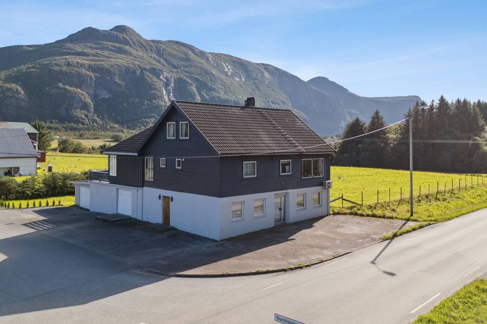 Tidligere butikklokale med leilighet i 2. etasje Galleribilde