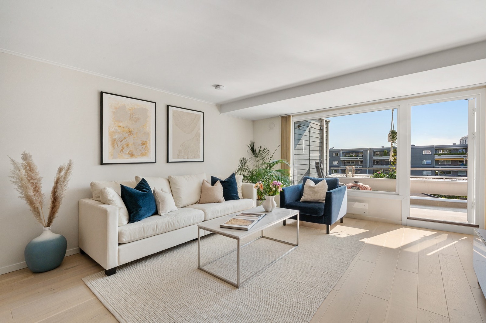 Velkommen til Ullernkammen 20, presentert av Andreas F. Loeng v / EIE eiendomsmegling avd Røa. Her har du muligheten til å sikre deg en romslig og sjarmerende leilighet på hele 83 kvm. Galleribilde