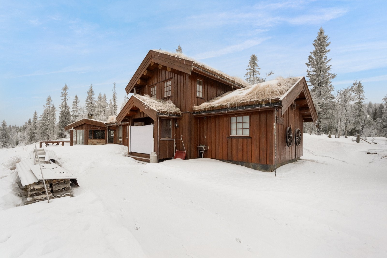 Hytta har innlagt strøm, vann og avløp Galleribilde