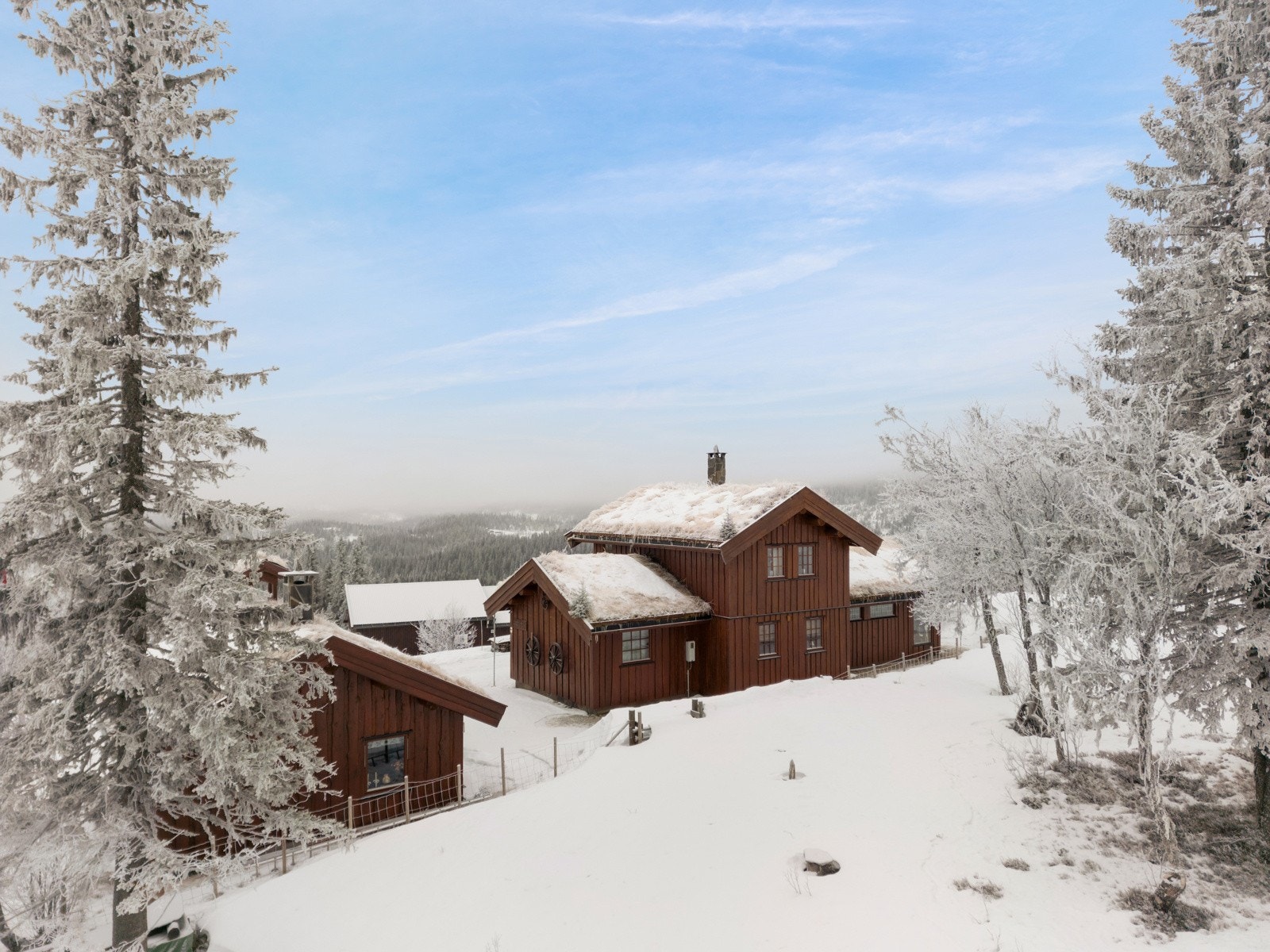 Dette er en flott hytte med god standard og fin beliggenhet i Hugulia med flotte turområder rett utenfor døra! Galleribilde