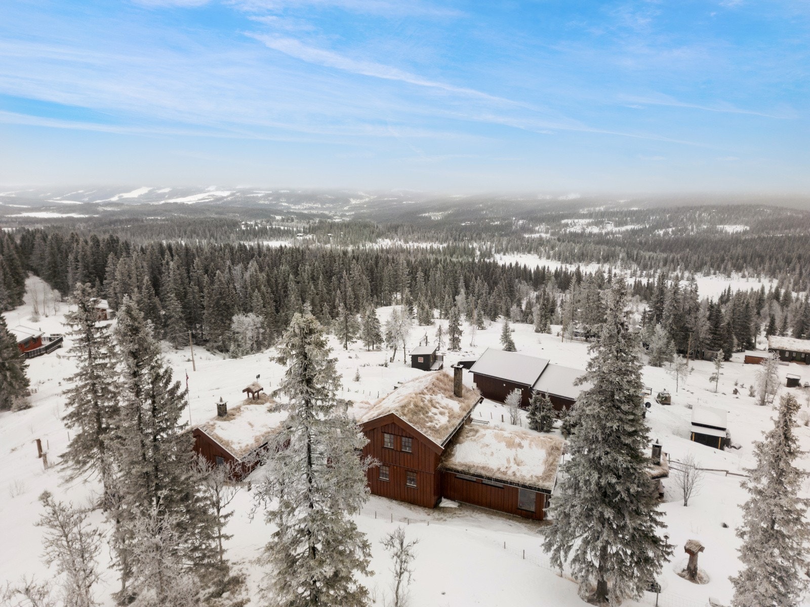Fine turmuligheter med f.eks Spåtindtoppen som høyeste topp i området på 1414 moh Galleribilde