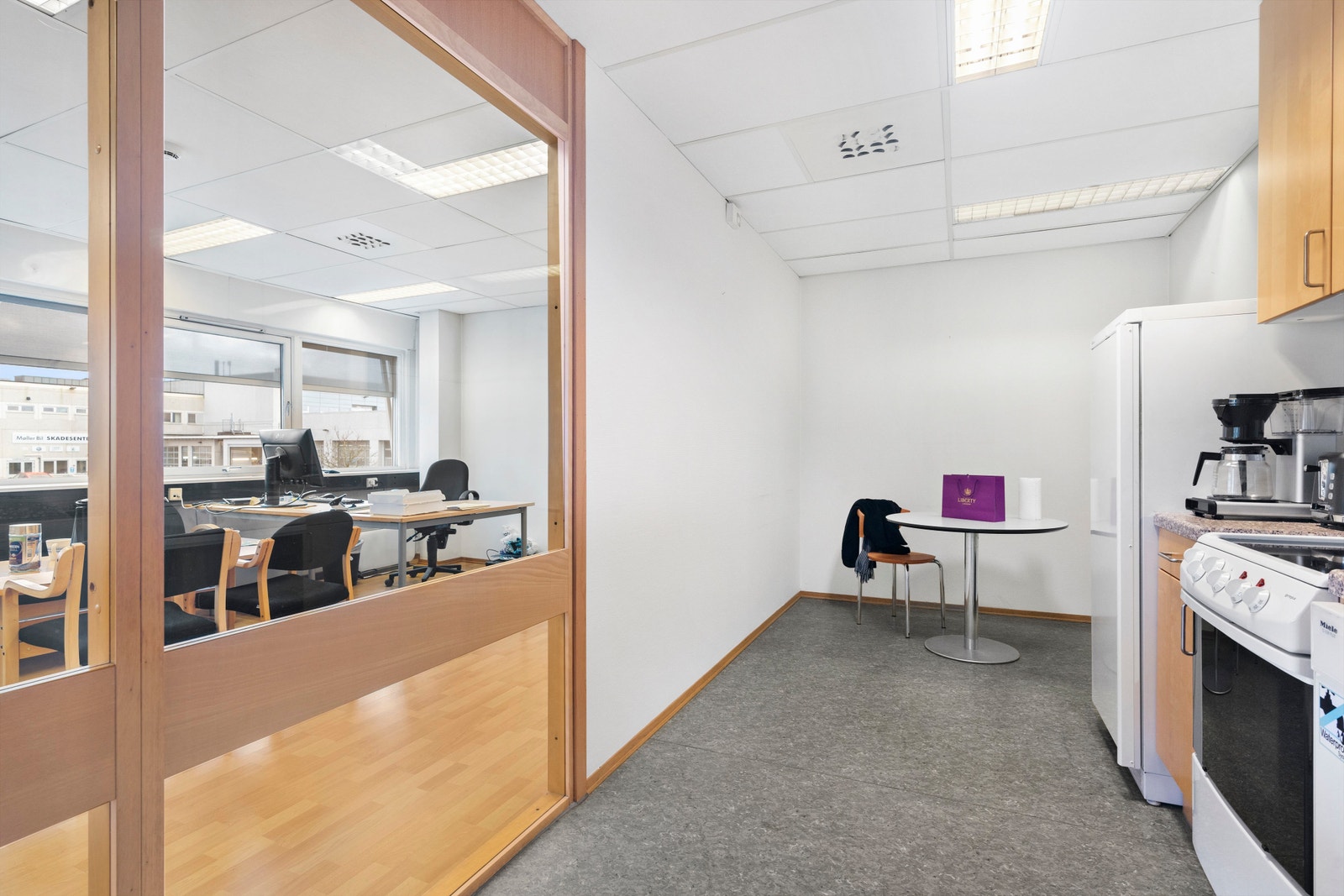 Kontorer ved hovedinngang Galleribilde