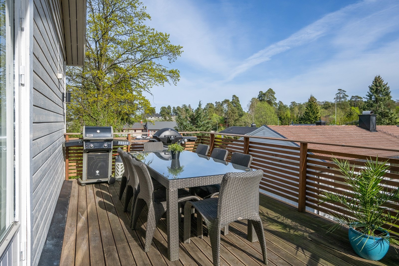 Sydvendt veranda med utgang fra stuer. Galleribilde