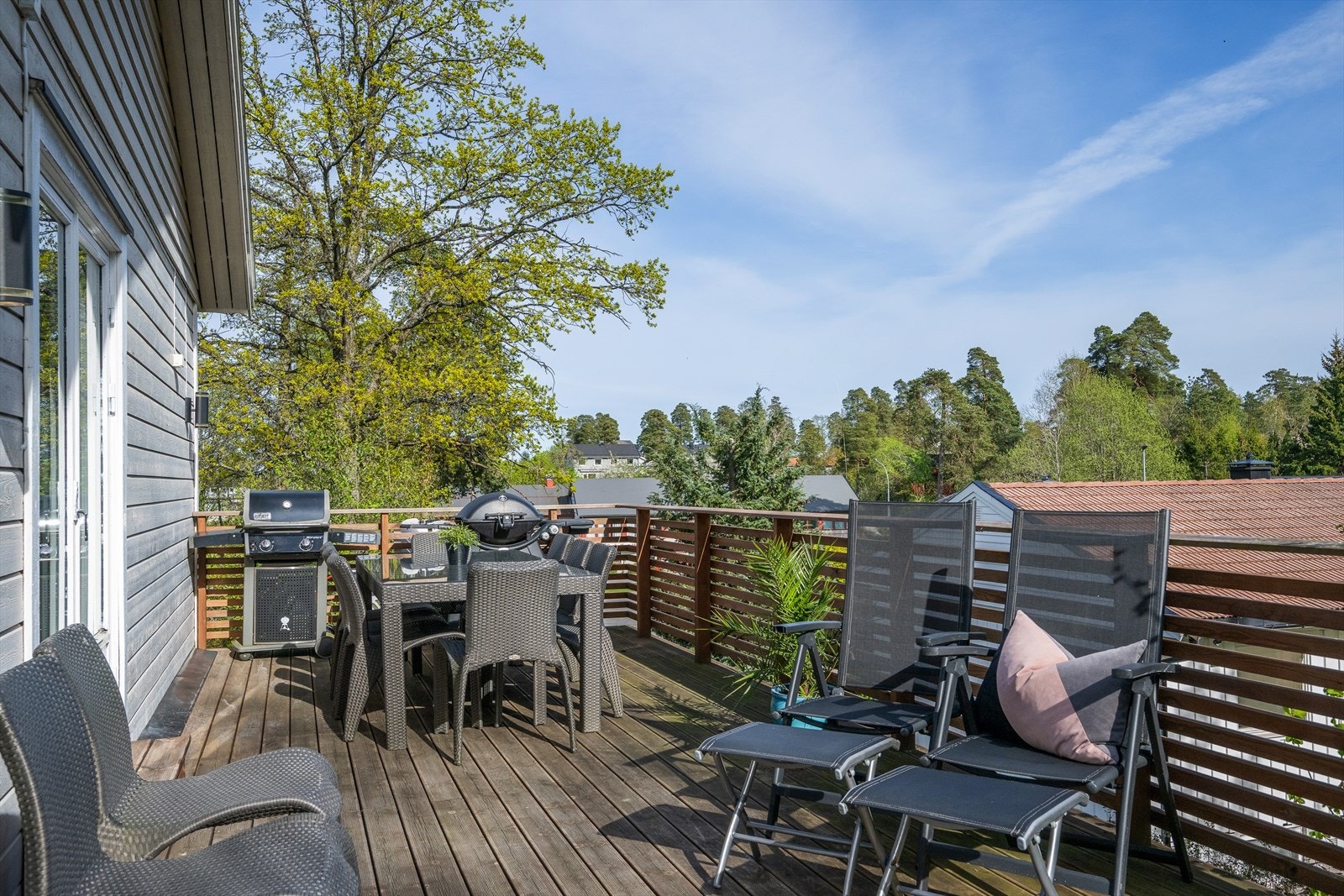 Sydvendt veranda med utgang fra stuer. Galleribilde