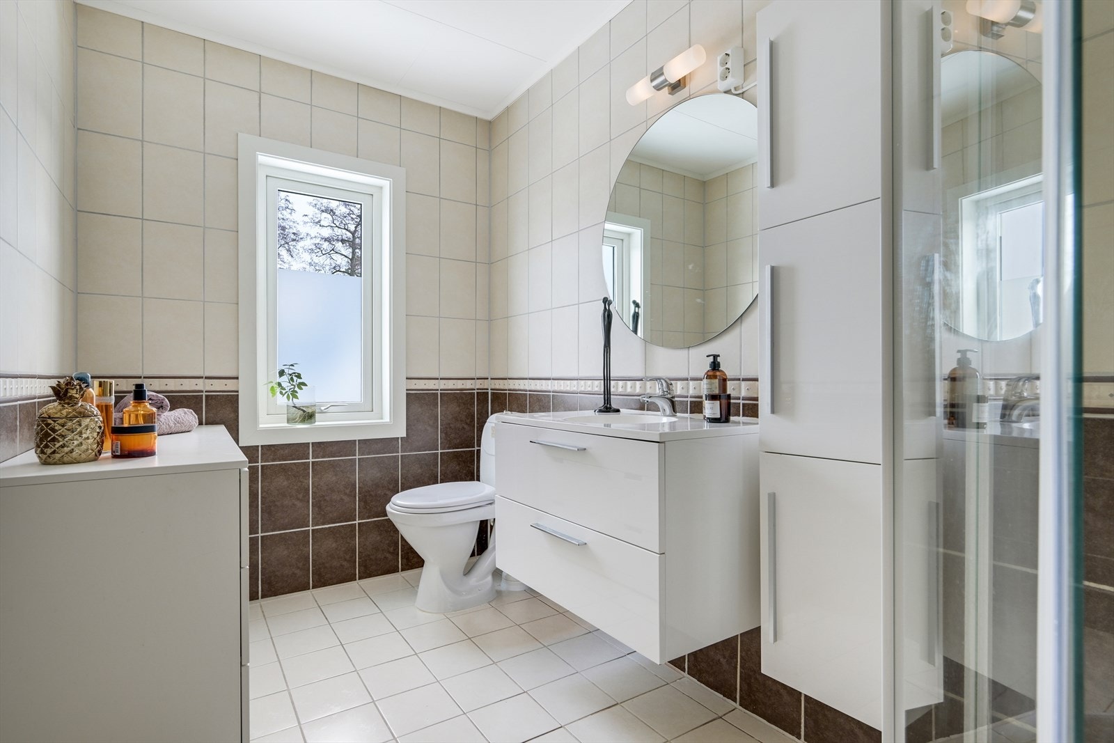 Fliselagt bad/wc i hovedetasje. Galleribilde