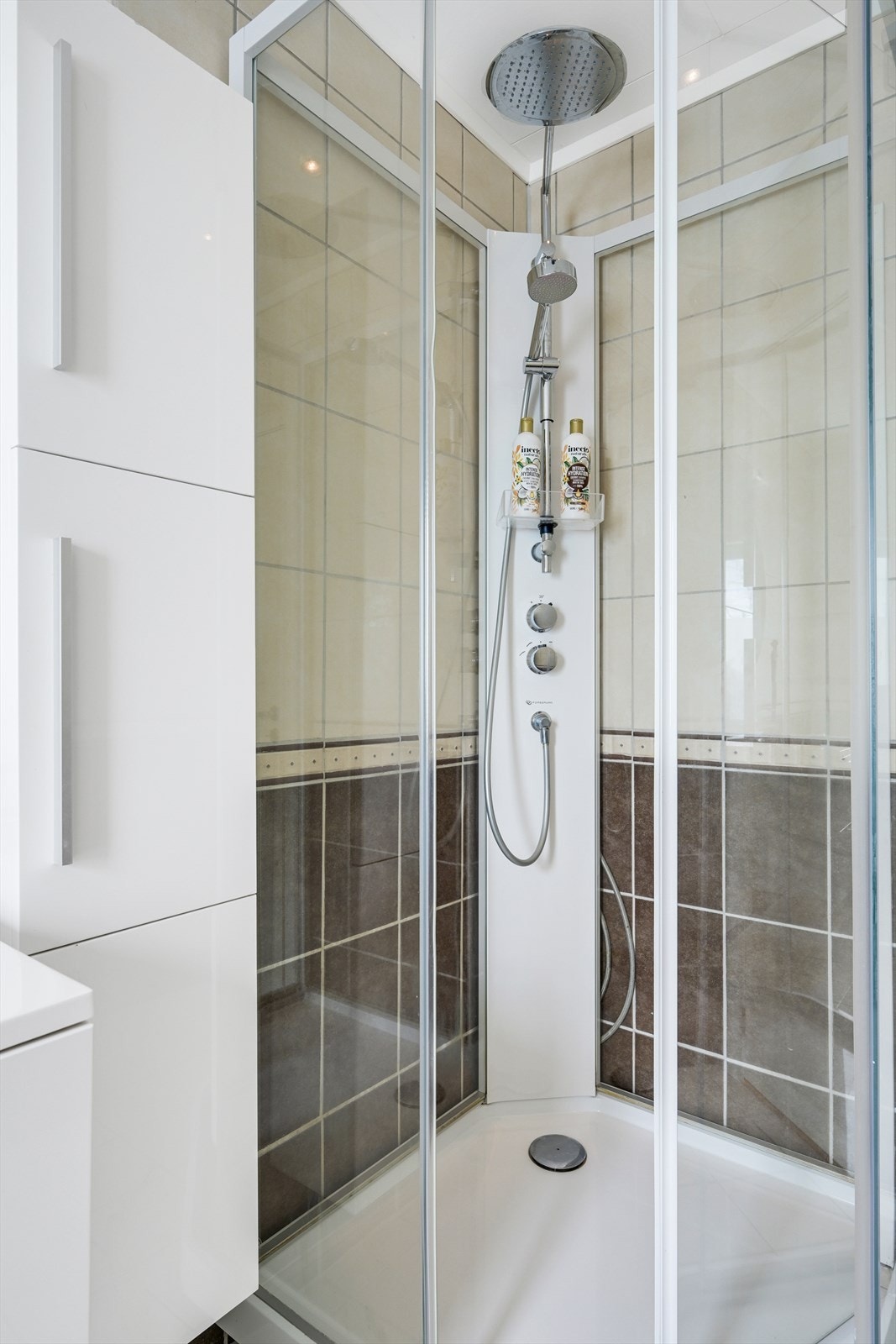 Bad/wc med dusjkabinett. Galleribilde