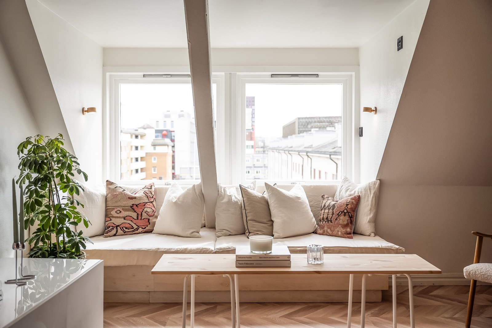 Som følge av beliggenheten nyter man en usjenert botilværelse helt skjermet for innsyn og støy. Galleribilde