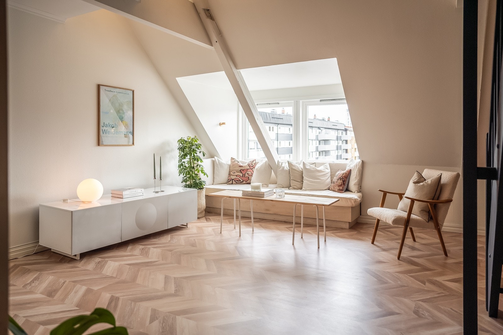 Nydelig toppleilighet med sentral beliggenhet like ved Gløshaugen og Høyskoleparken. Galleribilde