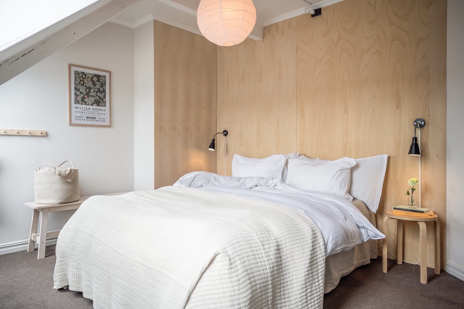 Det største soverommet er på 10 kvm. og har kledelig kontrastvegg. Galleribilde