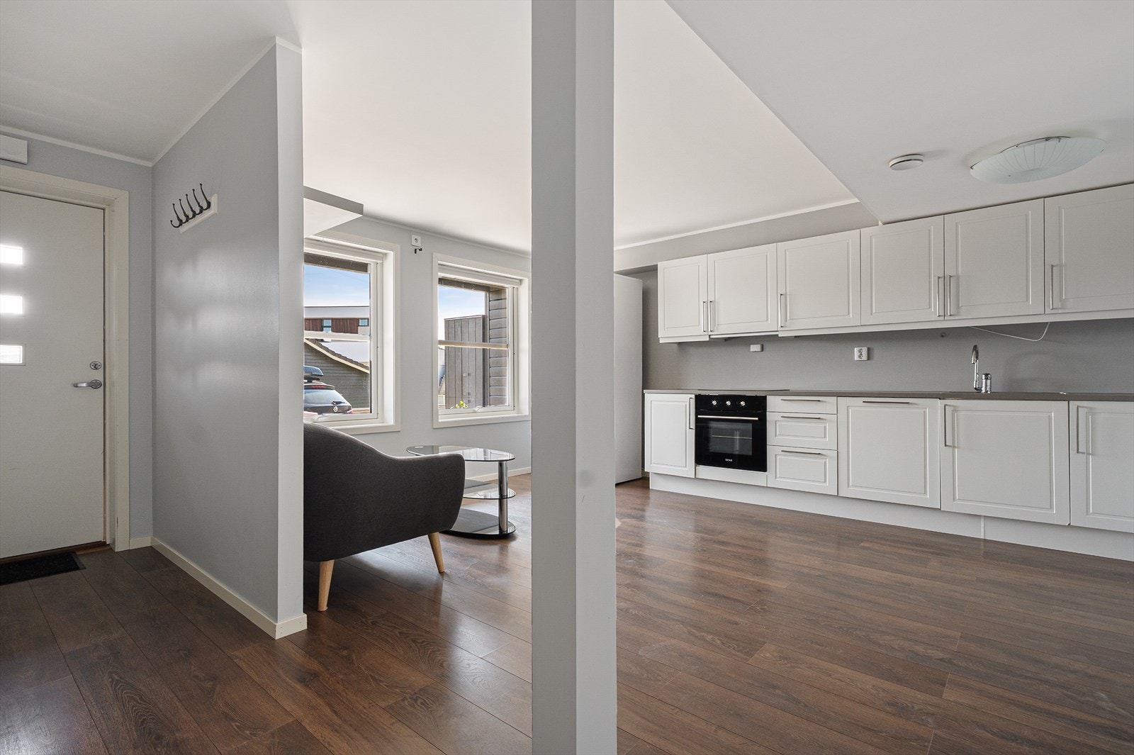 - Hybelen inneholder entré/stue/kjøkken, soverom, bad og vaskerom - Galleribilde