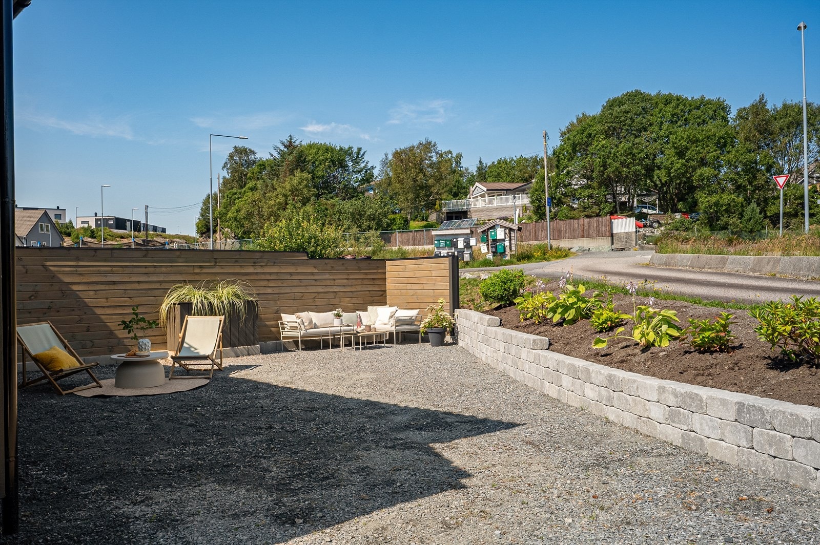 - Uteplass med god plass til utemøblement - Galleribilde