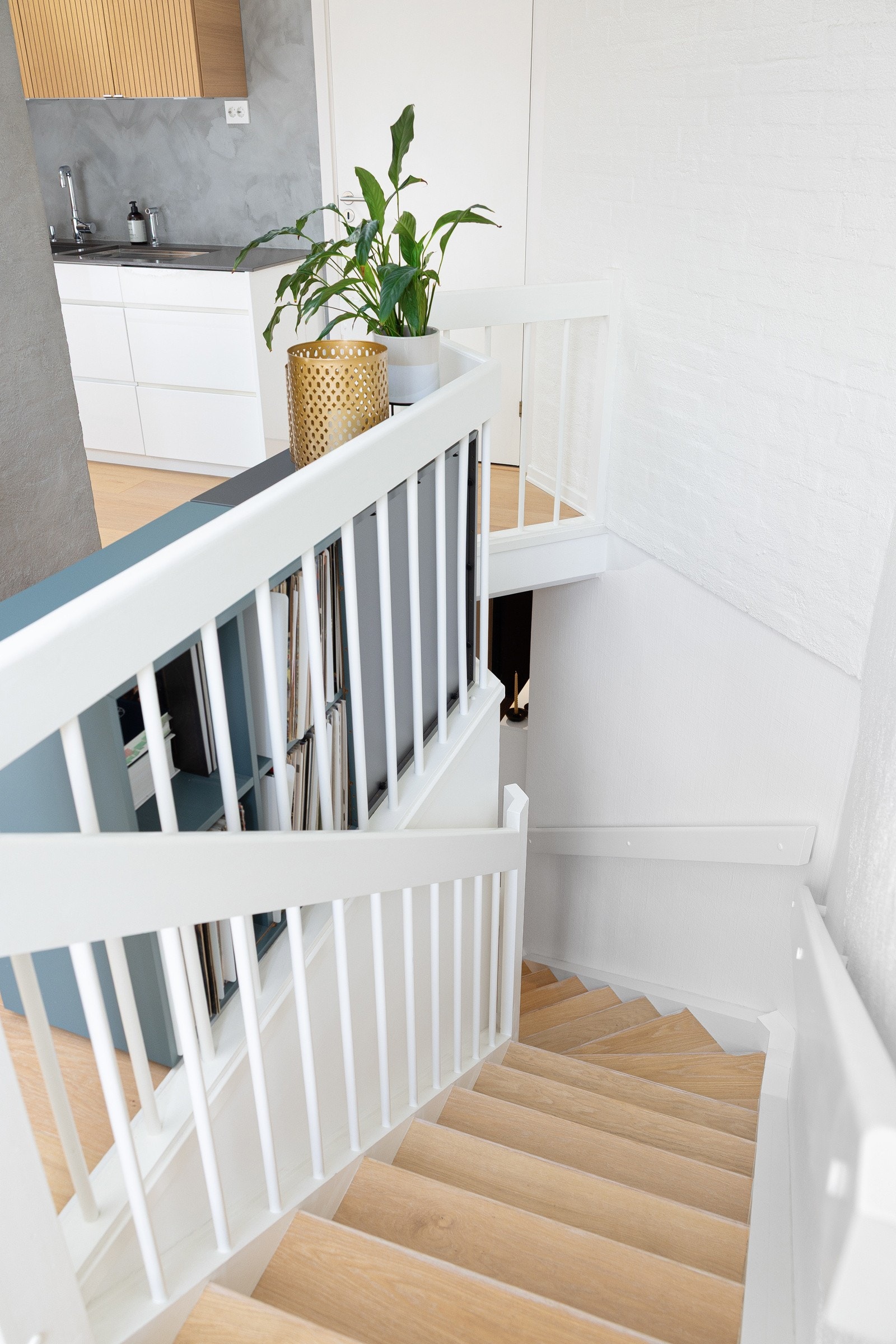 - Trappeløp fra stue ned til 4. etasje - Galleribilde