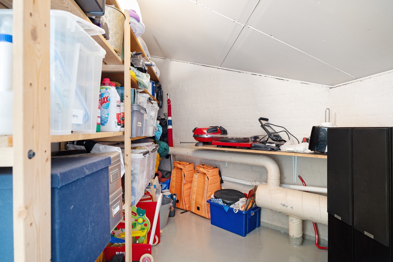 - God oppbevaringsplass i den interne boden - Galleribilde