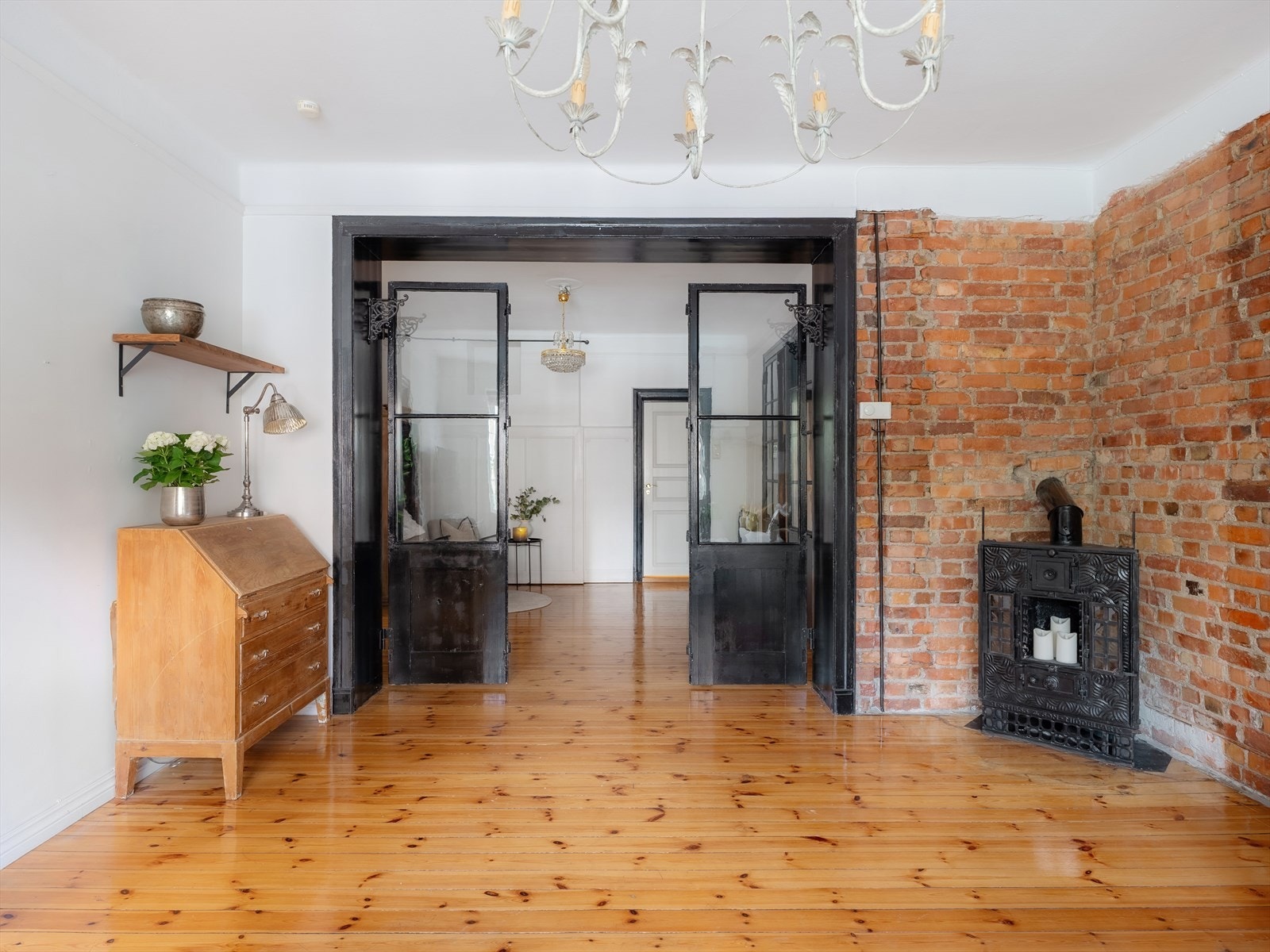 Leiligheten har romslige oppholdsrom. Galleribilde