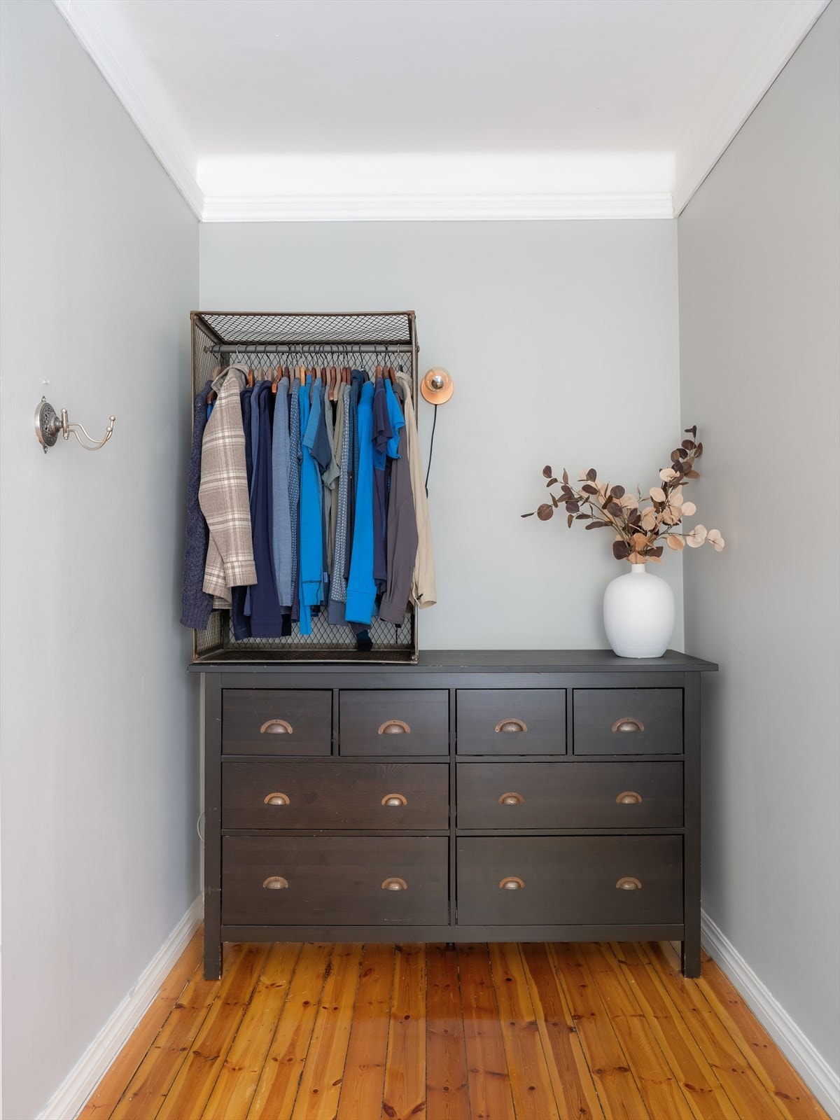 Gode muligheter for garderobeløsning. Galleribilde