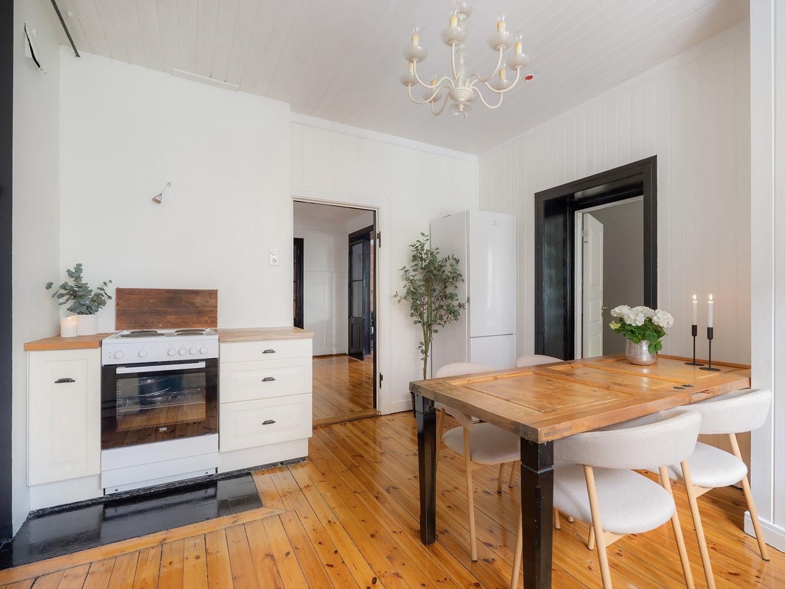 Inngang til soverom 2 fra kjøkkenet. Galleribilde