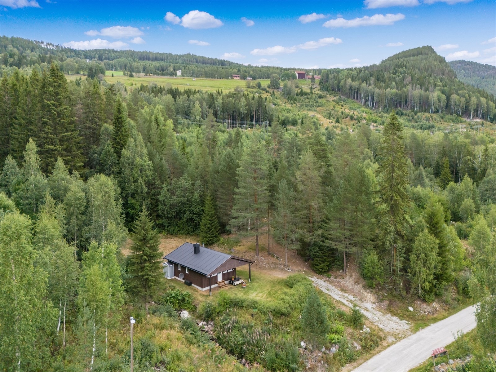 Kort kjøretur til fjells, her venter flotte turmuligheter både sommer som vinter. Galleribilde