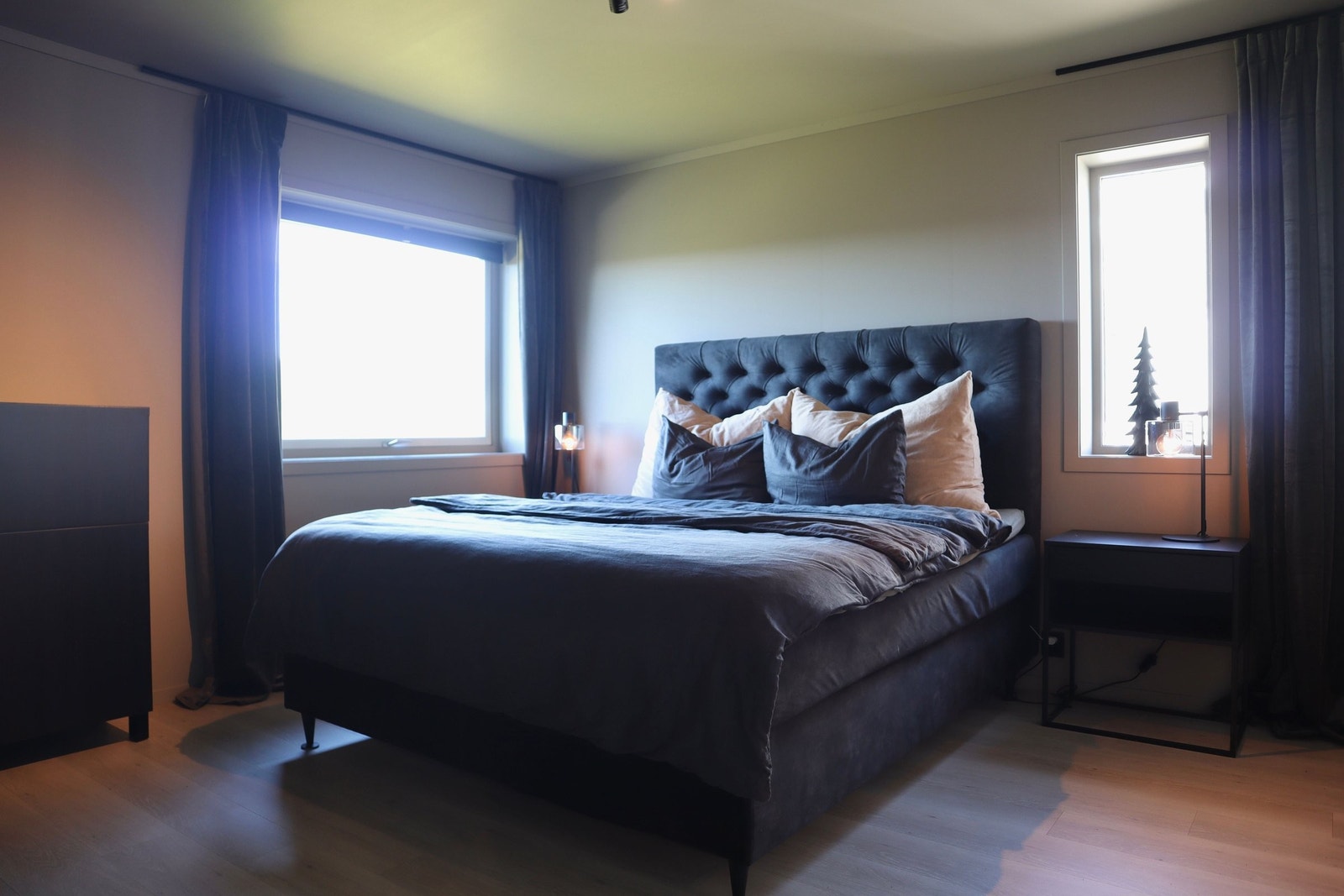 Romslig hovedsoverom i overetasje. Galleribilde