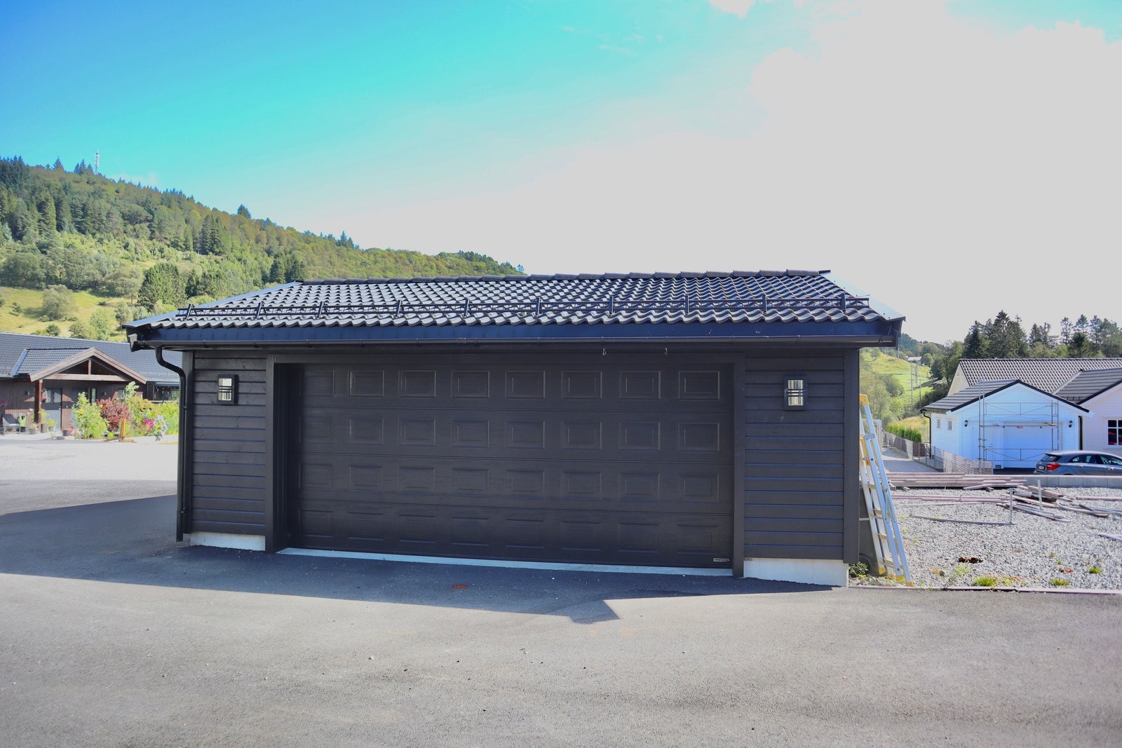 Garasje på 39kvm tilhører denne eiendommen. Galleribilde