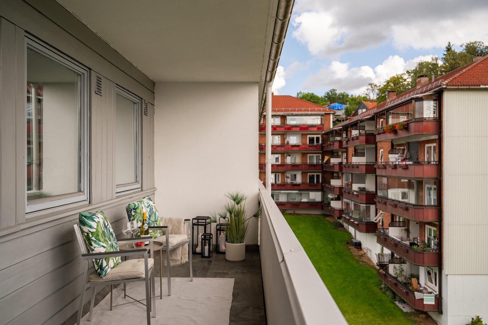 Fra hovedsoverommet er det utgang til leilighetens andre balkong. Galleribilde