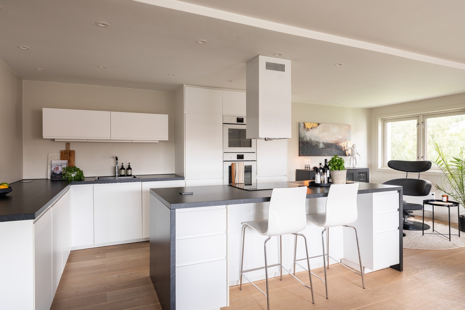 En lekker 4-roms med balkonger på til sammen 20 kvm Galleribilde