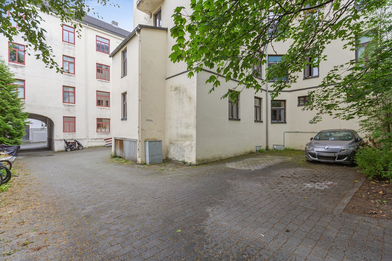 Sjarmerende boliggård på innsiden! Galleribilde