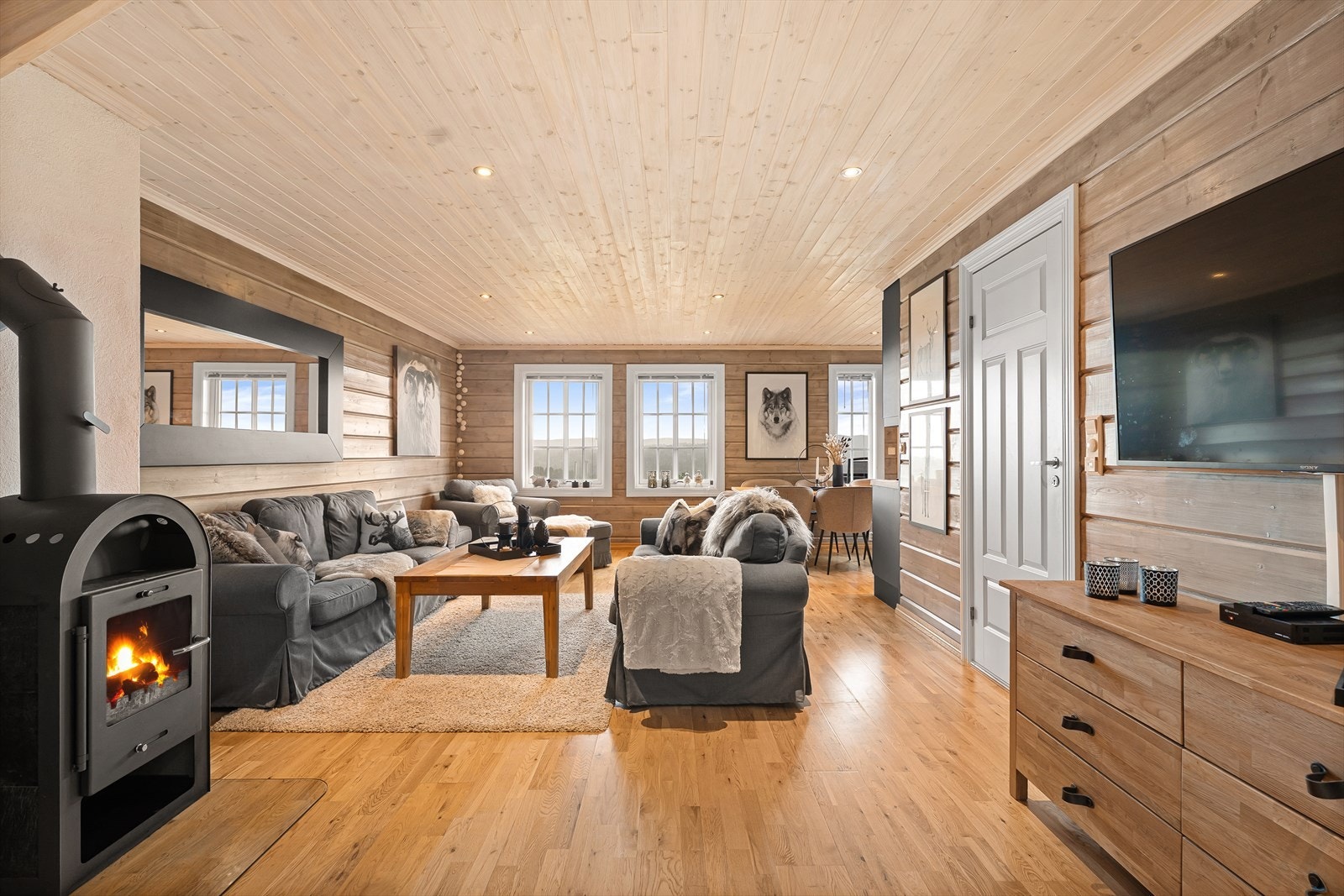 En virkelig koselig hyttefølelse med gode materialvalg Galleribilde