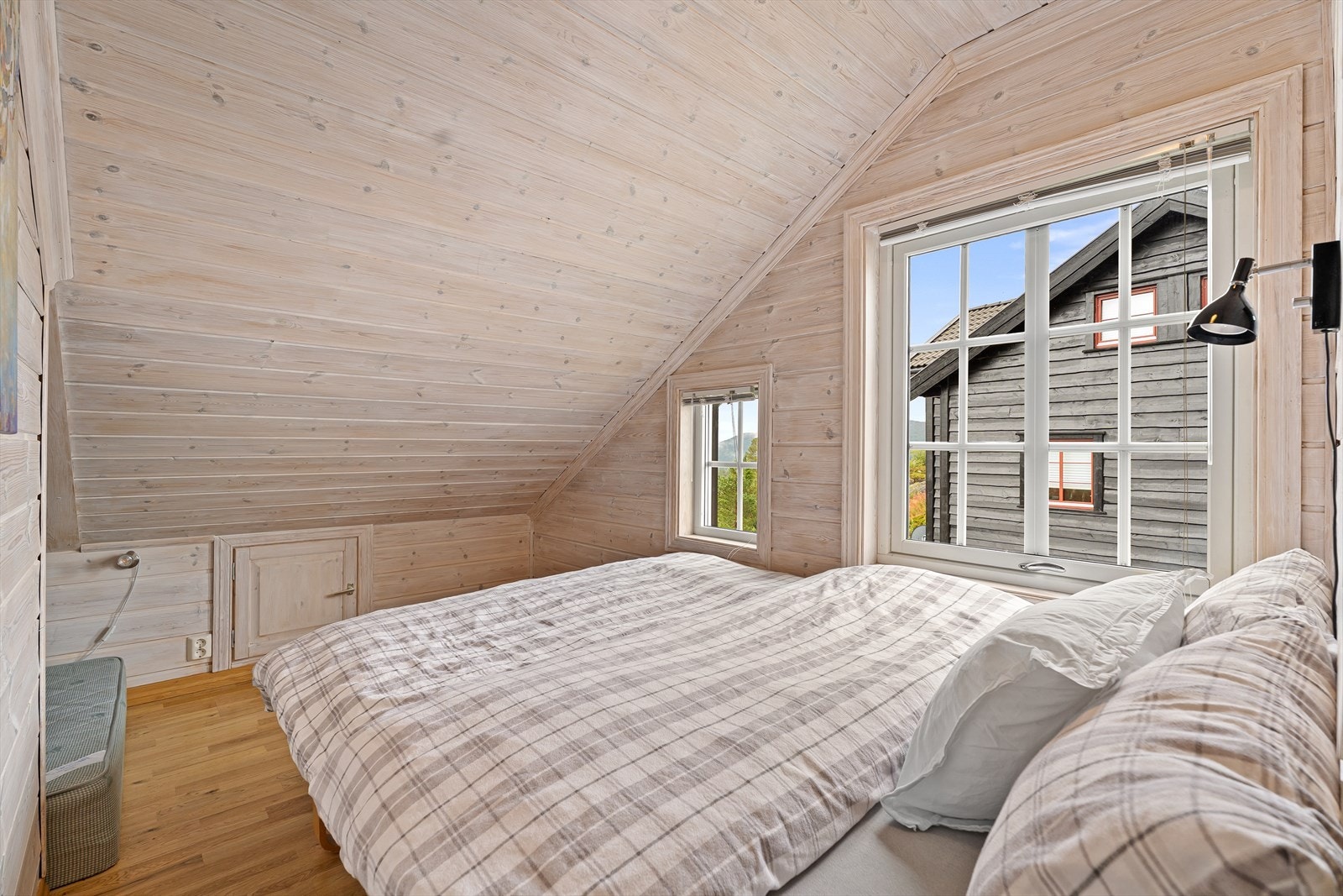 Soverom 2 på loft med bodplass i knevegg Galleribilde