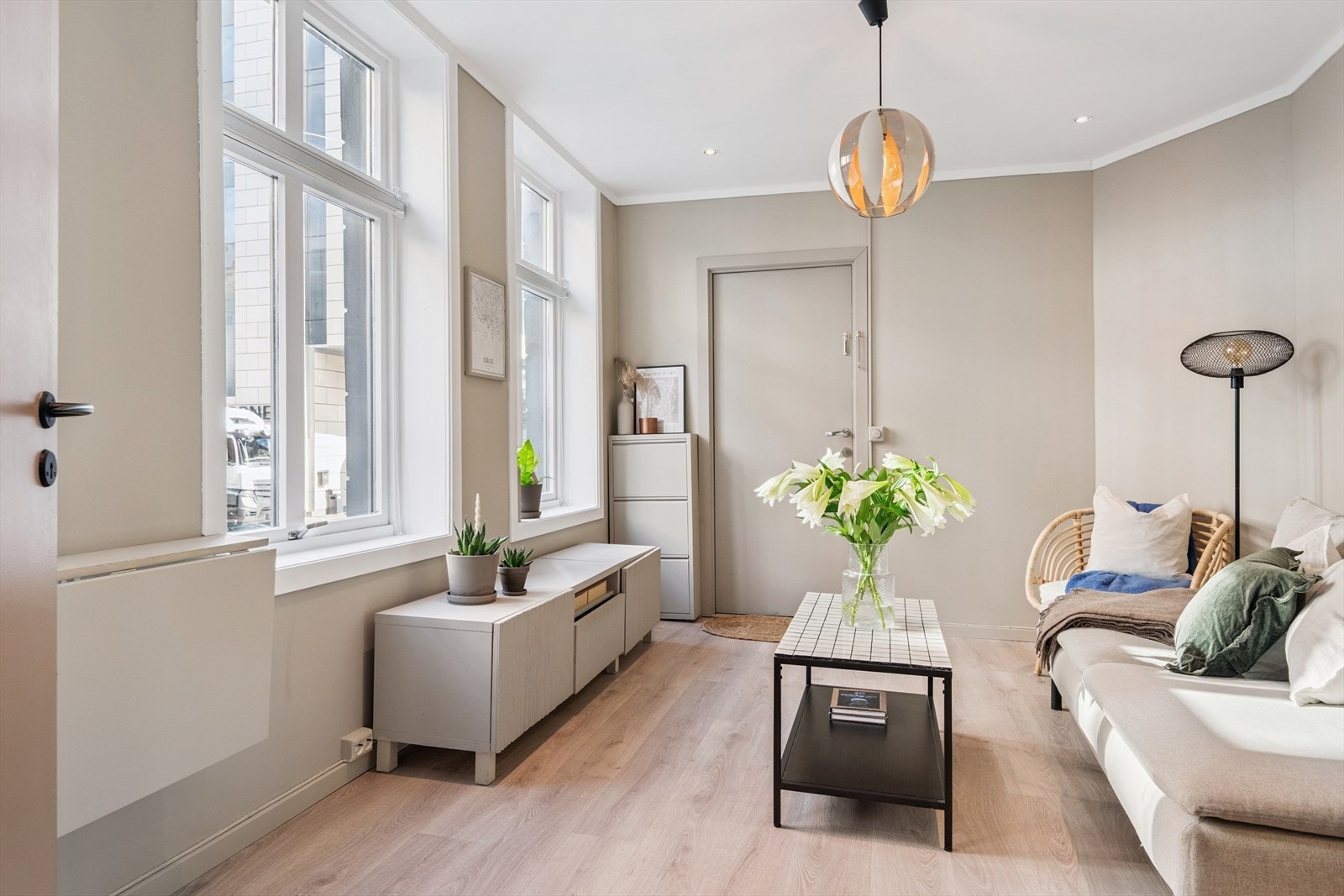 Leiligheten har ellers en gjennomgående god planløsning, med romslig stue som gir plass til sofa- og TV krok Galleribilde