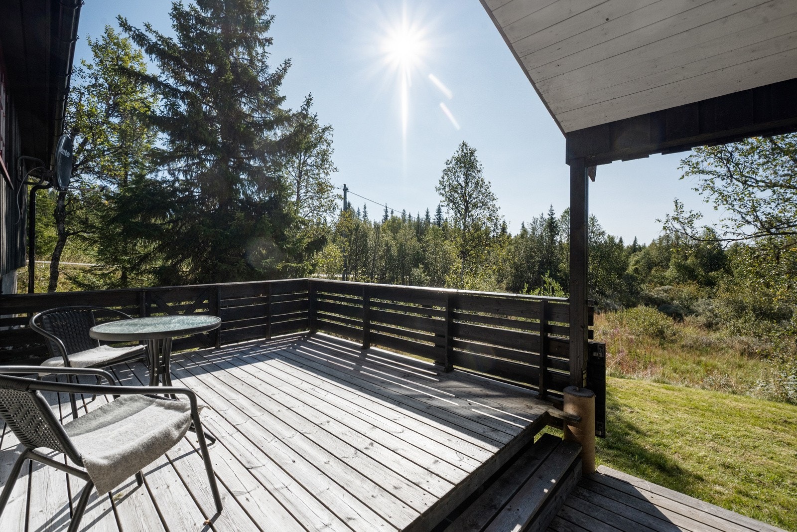 Solrik platting, lune uteområder og flott anneks fra 2009 med ekstra soveplass og bad. Galleribilde