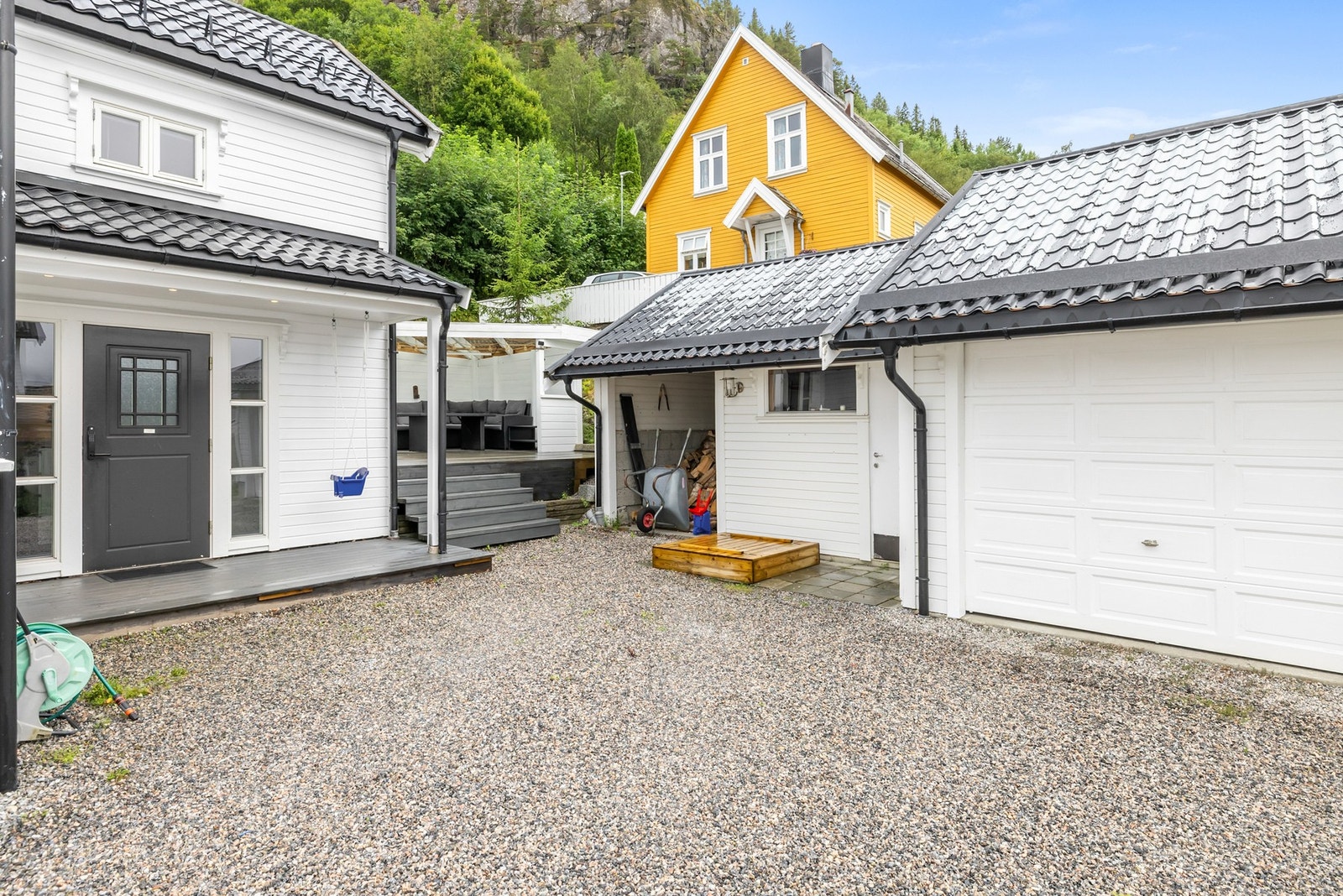 Parkering i garasje og på egen selveiet tomt Galleribilde