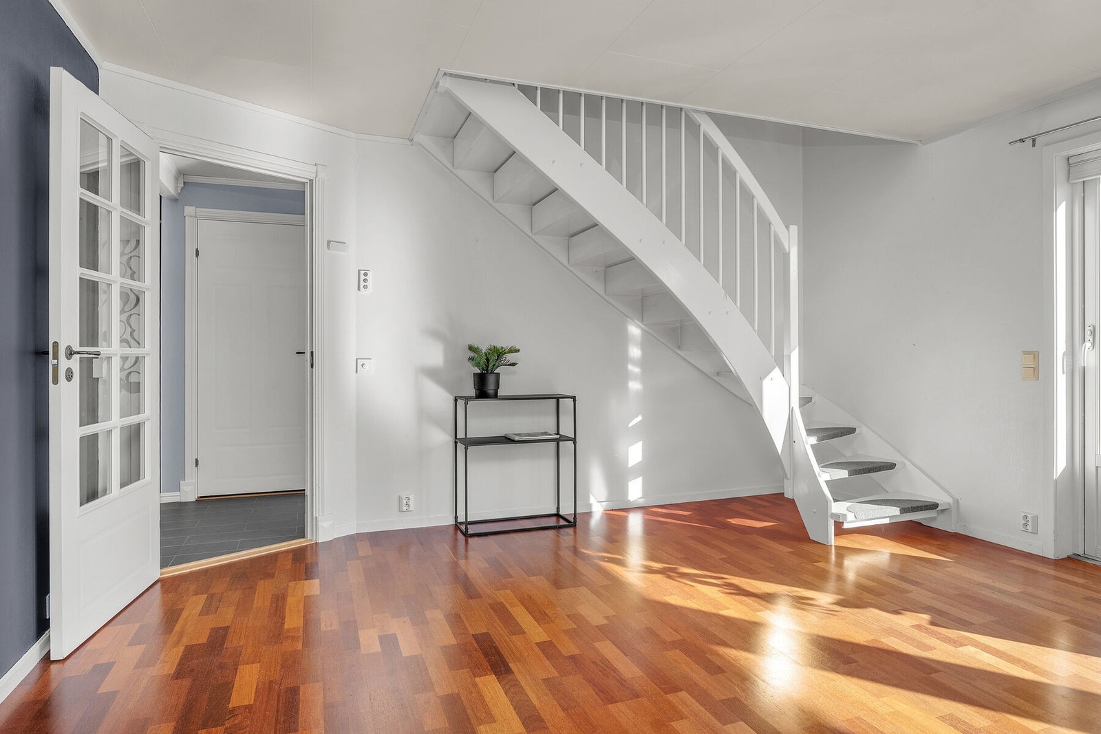 Fra stuen er det adkomst til loftsetasjen. Galleribilde