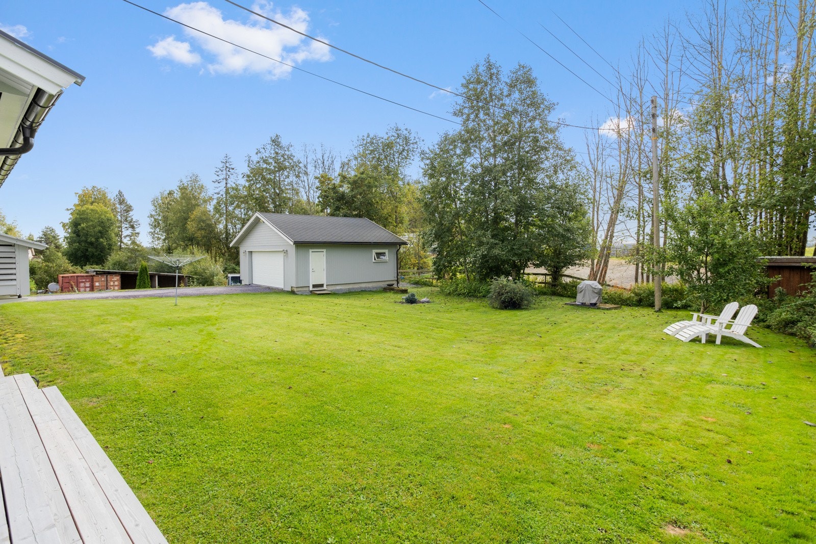 Tomten er av god størrelse, og måler hele 1075 kvm. Galleribilde