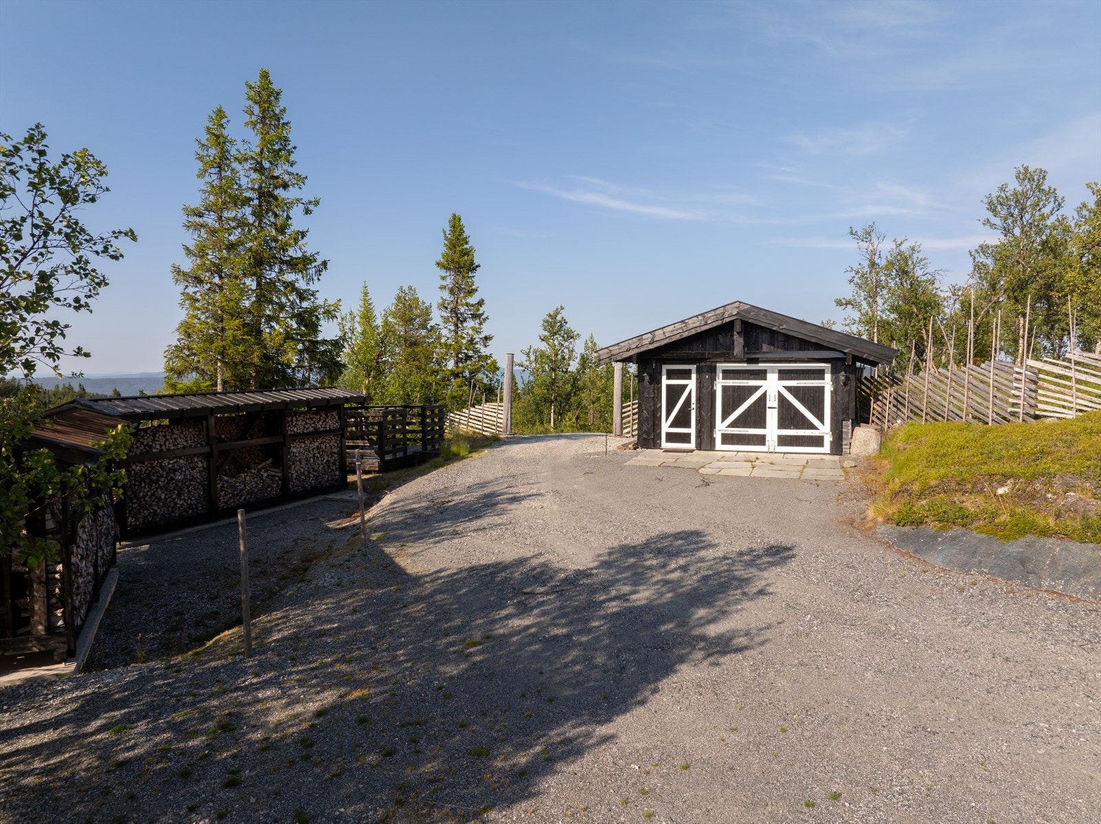 Garasje med smørebod - bygget i 2017. Galleribilde